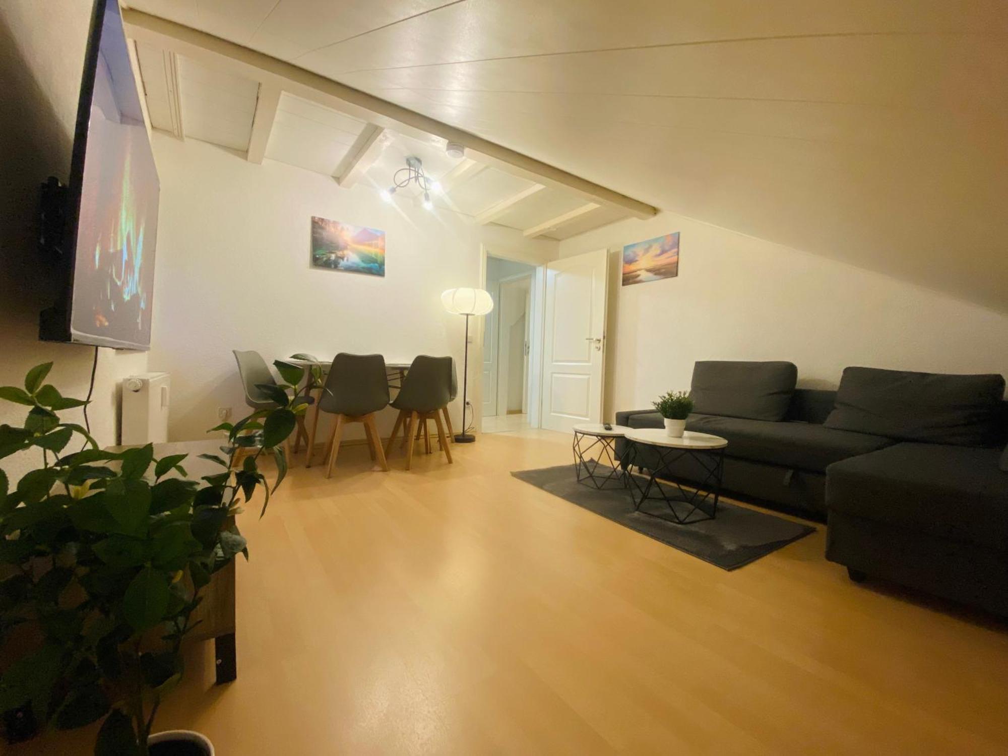 Deluxe Business Suite Mit Netflix Premium & Parkplatz, Zentral Zu Audi & Schwarz Gruppe With 2 Bedrooms 巴特腓特烈斯哈尔 外观 照片